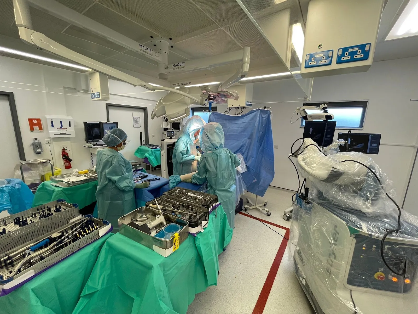 Mr Daniel Howard - Hip and Knee Surgeon